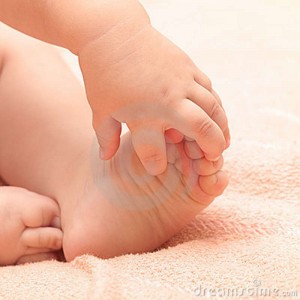manos-y-pies-del-bebé-21770353