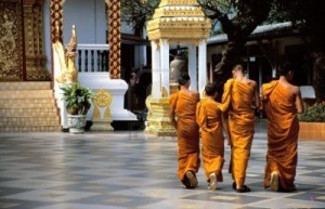 monjes-budistas-en-el-templo-de-doi-suthep-chiang-mai-tailandia